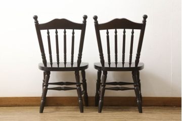 中古　北海道民芸家具　クラシカルな雰囲気を醸し出すダイニングチェア2脚セット(椅子、板座チェア)(R-060104)