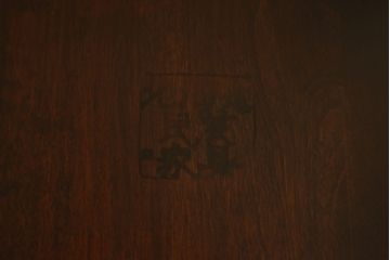 中古　北海道民芸家具　クラシカルな雰囲気を醸し出すダイニングチェア2脚セット(椅子、板座チェア)(R-060104)