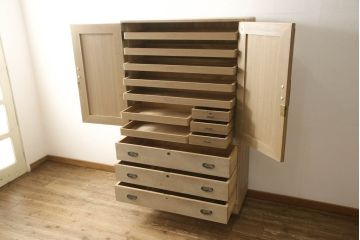 中古　取っ手繊細な意匠が目を引く加茂総桐箪笥(並厚、総桐たんす、引き出し、着物箪笥、和タンス)(R-060114)