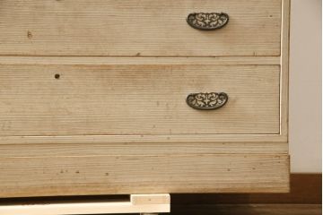 中古　取っ手繊細な意匠が目を引く加茂総桐箪笥(並厚、総桐たんす、引き出し、着物箪笥、和タンス)(R-060114)