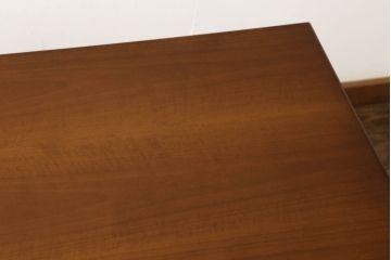 中古　美品　イタリア　ブランド家具　メデア(Medea)　華奢な脚先までのデザインがエレガントな雰囲気を醸し出すエクステンションダイニングテーブル(伸長式、2人掛け、4人掛け)(定価約80万円)(R-060116)