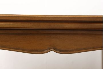 中古　美品　イタリア　ブランド家具　メデア(Medea)　華奢な脚先までのデザインがエレガントな雰囲気を醸し出すエクステンションダイニングテーブル(伸長式、2人掛け、4人掛け)(定価約80万円)(R-060116)