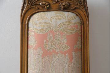 中古　美品　イタリア　ブランド家具　メデア(Medea)　ボタニカル柄のファブリックと彫刻が華やかな印象のハイバックチェア(椅子、イス、ダイニングチェア)(定価約40万円)(R-060117)