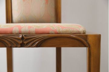 中古　美品　イタリア　ブランド家具　メデア(Medea)　ボタニカル柄のファブリックと彫刻が華やかな印象のハイバックチェア(椅子、イス、ダイニングチェア)(定価約40万円)(R-060117)