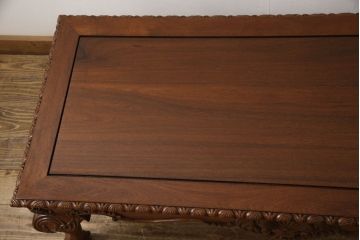 中古　IDC大塚家具　幕板と脚の凝ったデザインが上質な空間を演出するローテーブル(センターテーブル、リビングテーブル)(定価約40万円)(R-060119)