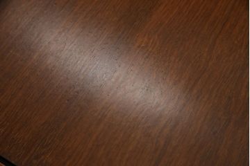 中古　IDC大塚家具　幕板と脚の凝ったデザインが上質な空間を演出するローテーブル(センターテーブル、リビングテーブル)(定価約40万円)(R-060119)