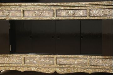 中古　美品　韓国民芸家具　圧巻の螺鈿(ラデン)細工がインパクト抜群の大振りなワードローブ(収納棚、洋服タンス、衣装箪笥)(定価約200万円)(R-060120)