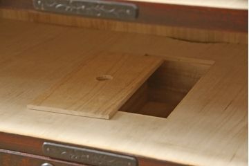 中古　美品　岩谷堂箪笥　黒々とした龍の金具が存在感を放つ収納箪笥(和たんす、整理箪笥、衣装タンス、サイドチェスト、引き出し)(R-060121)