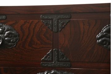 中古　美品　岩谷堂箪笥　黒々とした龍の金具が存在感を放つ収納箪笥(和たんす、整理箪笥、衣装タンス、サイドチェスト、引き出し)(R-060121)