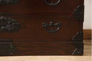 中古　美品　岩谷堂箪笥　黒々とした龍の金具が存在感を放つ収納箪笥(和たんす、整理箪笥、衣装タンス、サイドチェスト、引き出し)(R-060121)
