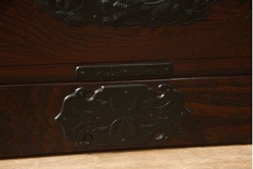 中古　美品　岩谷堂箪笥　黒々とした龍の金具が存在感を放つ収納箪笥(和たんす、整理箪笥、衣装タンス、サイドチェスト、引き出し)(R-060121)