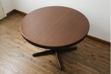 北欧ビンテージ　チーク材　ナチュラルな雰囲気のお部屋に取り入れやすいシンプルな丸テーブル(ラウンドテーブル、ダイニングテーブル、2人掛け、カフェテーブル、コーヒーテーブル、ヴィンテージ)(R-060128)
