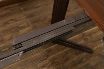 北欧ビンテージ　チーク材　ナチュラルな雰囲気のお部屋に取り入れやすいシンプルな丸テーブル(ラウンドテーブル、ダイニングテーブル、2人掛け、カフェテーブル、コーヒーテーブル、ヴィンテージ)(R-060128)