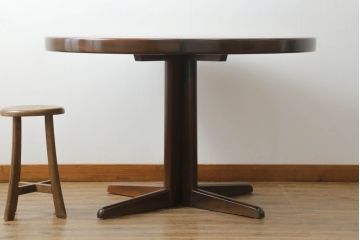 北欧ビンテージ　チーク材　ナチュラルな雰囲気のお部屋に取り入れやすいシンプルな丸テーブル(ラウンドテーブル、ダイニングテーブル、2人掛け、カフェテーブル、コーヒーテーブル、ヴィンテージ)(R-060128)