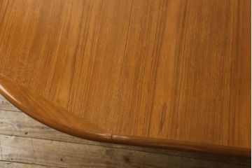 北欧ビンテージ　デンマーク　ナチュラルな雰囲気が魅力的なエクステンションテーブルテーブル(ラウンドテーブル、ダイニングテーブル、2人掛け、4人掛け、ヴィンテージ)(R-060129)