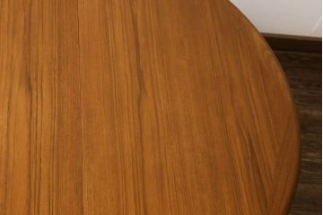 北欧ビンテージ　デンマーク　ナチュラルな雰囲気が魅力的なエクステンションテーブルテーブル(ラウンドテーブル、ダイニングテーブル、2人掛け、4人掛け、ヴィンテージ)(R-060129)