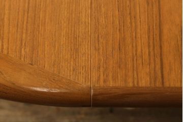 北欧ビンテージ　デンマーク　ナチュラルな雰囲気が魅力的なエクステンションテーブルテーブル(ラウンドテーブル、ダイニングテーブル、2人掛け、4人掛け、ヴィンテージ)(R-060129)