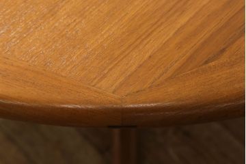 北欧ビンテージ　デンマーク　ナチュラルな雰囲気が魅力的なエクステンションテーブルテーブル(ラウンドテーブル、ダイニングテーブル、2人掛け、4人掛け、ヴィンテージ)(R-060129)
