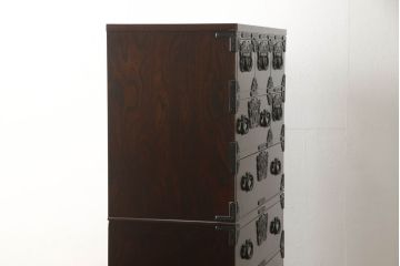 中古　美品　岩谷堂箪笥　希少サイズ　重厚感のある金具が魅力的な重ね箪笥(洋服タンス、衣装箪笥、和箪笥、収納箪笥、引き出し、上下バラ売り可能)(R-060137)
