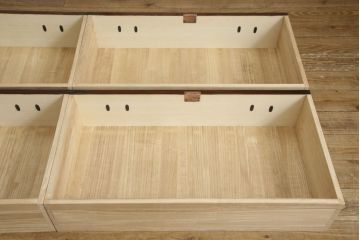 中古　美品　岩谷堂箪笥　希少サイズ　重厚感のある金具が魅力的な重ね箪笥(洋服タンス、衣装箪笥、和箪笥、収納箪笥、引き出し、上下バラ売り可能)(R-060137)