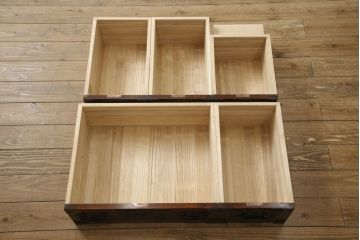 中古　美品　岩谷堂箪笥　希少サイズ　重厚感のある金具が魅力的な重ね箪笥(洋服タンス、衣装箪笥、和箪笥、収納箪笥、引き出し、上下バラ売り可能)(R-060137)