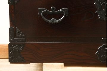中古　美品　岩谷堂箪笥　希少サイズ　重厚感のある金具が魅力的な重ね箪笥(洋服タンス、衣装箪笥、和箪笥、収納箪笥、引き出し、上下バラ売り可能)(R-060137)