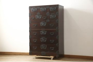 中古　美品　岩谷堂箪笥　希少サイズ　重厚感のある金具が魅力的な重ね箪笥(洋服タンス、衣装箪笥、和箪笥、収納箪笥、引き出し、上下バラ売り可能)(R-060137)