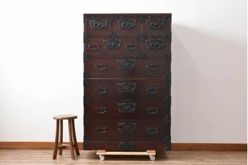 中古　美品　岩谷堂箪笥　希少サイズ　重厚感のある金具が魅力的な重ね箪笥　(R-060137)