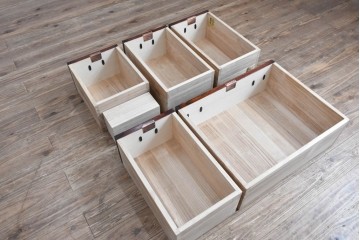 中古　美品　岩谷堂箪笥　希少サイズ　重厚感のある金具が魅力的な重ね箪笥　(R-060137)
