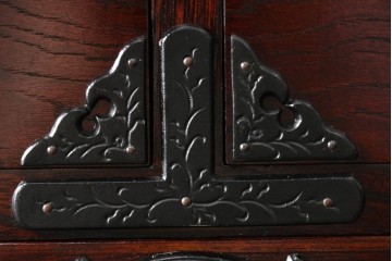 中古　美品　岩谷堂箪笥　希少サイズ　重厚感のある金具が魅力的な重ね箪笥　(R-060137)