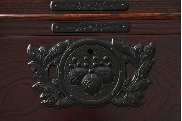 中古　美品　岩谷堂箪笥　希少サイズ　重厚感のある金具が魅力的な重ね箪笥　(R-060137)