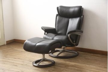 中古　美品　EKORNES(エコーネス)　Stressless Magic(ストレスレス マジック)　シグニチャー　Mサイズ　本革　オットマン付きストレスレスチェア(レザー、リクライニングチェア、一人掛けソファ、1P、アームチェア)(定価約66万円)(R-060138)