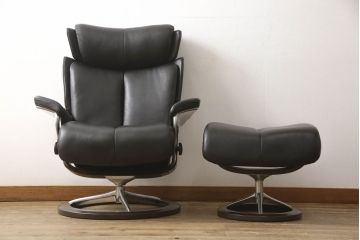 中古　美品　EKORNES(エコーネス)　Stressless Magic(ストレスレス マジック)　シグニチャー　Mサイズ　本革　オットマン付きストレスレスチェア(レザー、リクライニングチェア、一人掛けソファ、1P、アームチェア)(定価約66万円)(R-060138)