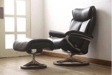 中古　美品　EKORNES(エコーネス)　Stressless Magic(ストレスレス マジック)　シグニチャー　Mサイズ　本革　オットマン付きストレスレスチェア(レザー、リクライニングチェア、一人掛けソファ、1P、アームチェア)(定価約66万円)(R-060138)