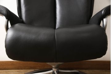 中古　美品　EKORNES(エコーネス)　Stressless Magic(ストレスレス マジック)　シグニチャー　Mサイズ　本革　オットマン付きストレスレスチェア(レザー、リクライニングチェア、一人掛けソファ、1P、アームチェア)(定価約66万円)(R-060138)