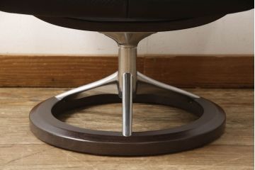 中古　美品　EKORNES(エコーネス)　Stressless Magic(ストレスレス マジック)　シグニチャー　Mサイズ　本革　オットマン付きストレスレスチェア(レザー、リクライニングチェア、一人掛けソファ、1P、アームチェア)(定価約66万円)(R-060138)