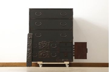 和製アンティーク　中桐材　艶やかな黒漆塗りが美しい庄内箪笥(時代箪笥、和タンス、桐たんす、桐箪笥、引き出し)(R-060140)