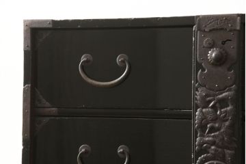 和製アンティーク　中桐材　艶やかな黒漆塗りが美しい庄内箪笥(時代箪笥、和タンス、桐たんす、桐箪笥、引き出し)(R-060140)
