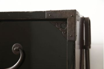 和製アンティーク　中桐材　艶やかな黒漆塗りが美しい庄内箪笥(時代箪笥、和タンス、桐たんす、桐箪笥、引き出し)(R-060140)