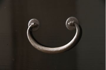 和製アンティーク　中桐材　艶やかな黒漆塗りが美しい庄内箪笥(時代箪笥、和タンス、桐たんす、桐箪笥、引き出し)(R-060140)