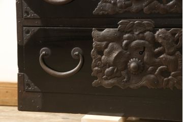 和製アンティーク　中桐材　艶やかな黒漆塗りが美しい庄内箪笥(時代箪笥、和タンス、桐たんす、桐箪笥、引き出し)(R-060140)