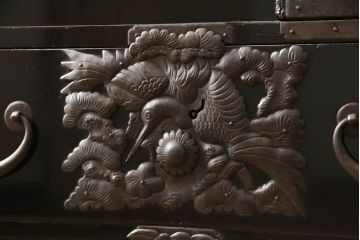 和製アンティーク　中桐材　艶やかな黒漆塗りが美しい庄内箪笥(時代箪笥、和タンス、桐たんす、桐箪笥、引き出し)(R-060140)