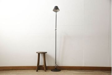 中古　イタリア　アルテミデ社(Artemide)　インダストリアルスタイルの空間づくりに活躍するフロアスタンド(スタンドライト、スタンド照明)(R-060142)