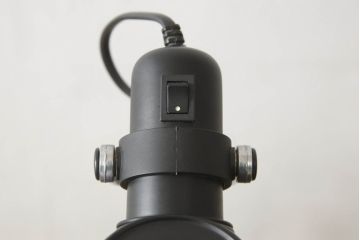 中古　イタリア　アルテミデ社(Artemide)　インダストリアルスタイルの空間づくりに活躍するフロアスタンド(スタンドライト、スタンド照明)(R-060142)