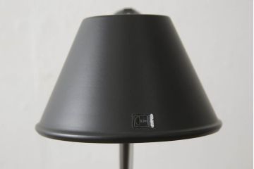 中古　イタリア　アルテミデ社(Artemide)　インダストリアルスタイルの空間づくりに活躍するフロアスタンド(スタンドライト、スタンド照明)(R-060142)