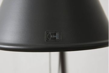 中古　イタリア　アルテミデ社(Artemide)　インダストリアルスタイルの空間づくりに活躍するフロアスタンド(スタンドライト、スタンド照明)(R-060142)