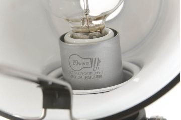 中古　イタリア　アルテミデ社(Artemide)　インダストリアルスタイルの空間づくりに活躍するフロアスタンド(スタンドライト、スタンド照明)(R-060142)