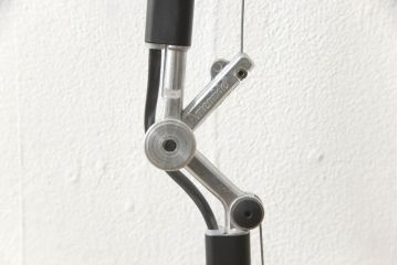 中古　イタリア　アルテミデ社(Artemide)　インダストリアルスタイルの空間づくりに活躍するフロアスタンド(スタンドライト、スタンド照明)(R-060142)