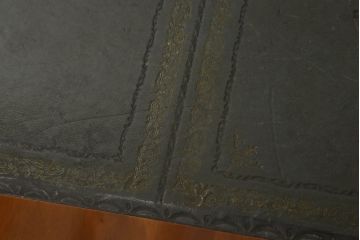 中古　美品　イギリスブランド家具　ロスジョン(ROSJOHN)　脚部まで凝ったデザインが高級感を醸し出すデスク(在宅用、ワークデスク、在宅ワーク用、両袖机、オフィスデスク)(定価約90万円)(R-060146)
