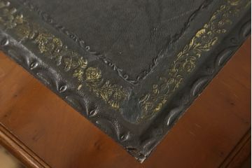 中古　美品　イギリスブランド家具　ロスジョン(ROSJOHN)　脚部まで凝ったデザインが高級感を醸し出すデスク(在宅用、ワークデスク、在宅ワーク用、両袖机、オフィスデスク)(定価約90万円)(R-060146)